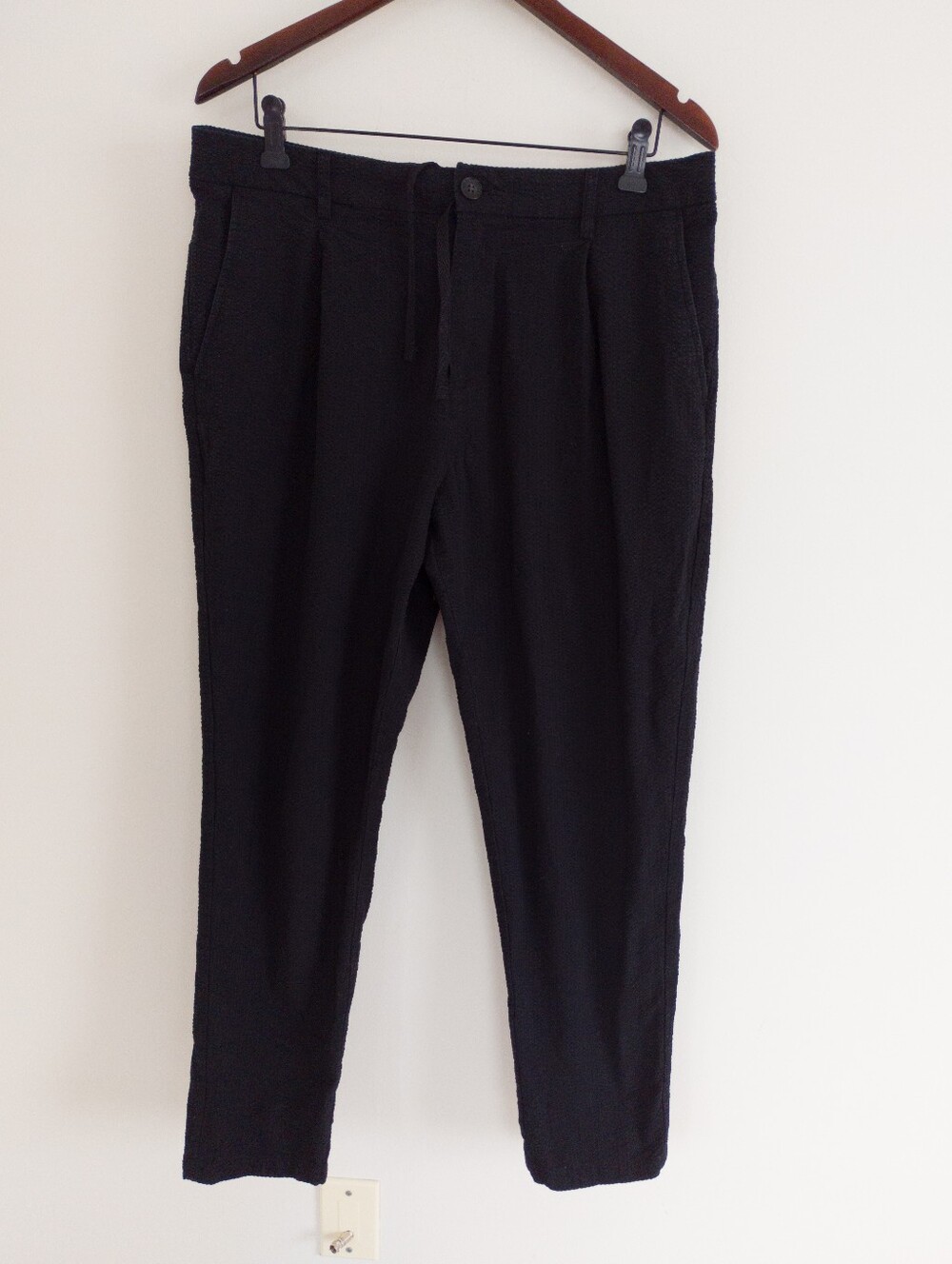 Old Navy Mens Black Seersucker Loose Taper Pants Large Elastic Waist Textured
